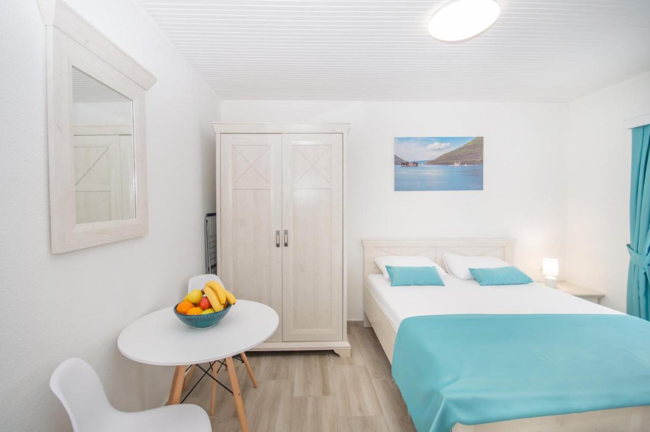 Seafront Apartment Kotor Eksteriør bilde